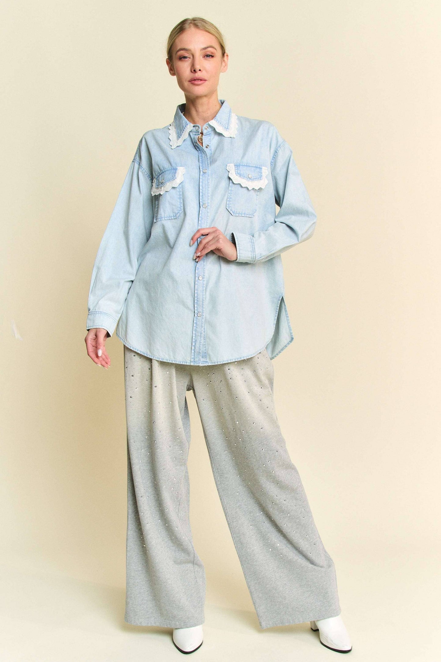 LIGHTWEIGHT WASHED LACE EDGE WAFFLE KNIT SHIRT: Light Denim / S