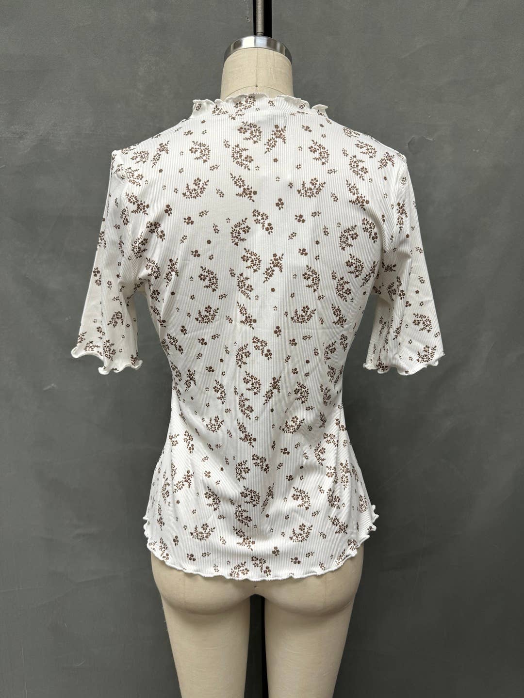 FLORAL PRINTED RIB KNIT LETTUCE EDGE TOP: IVORY / L