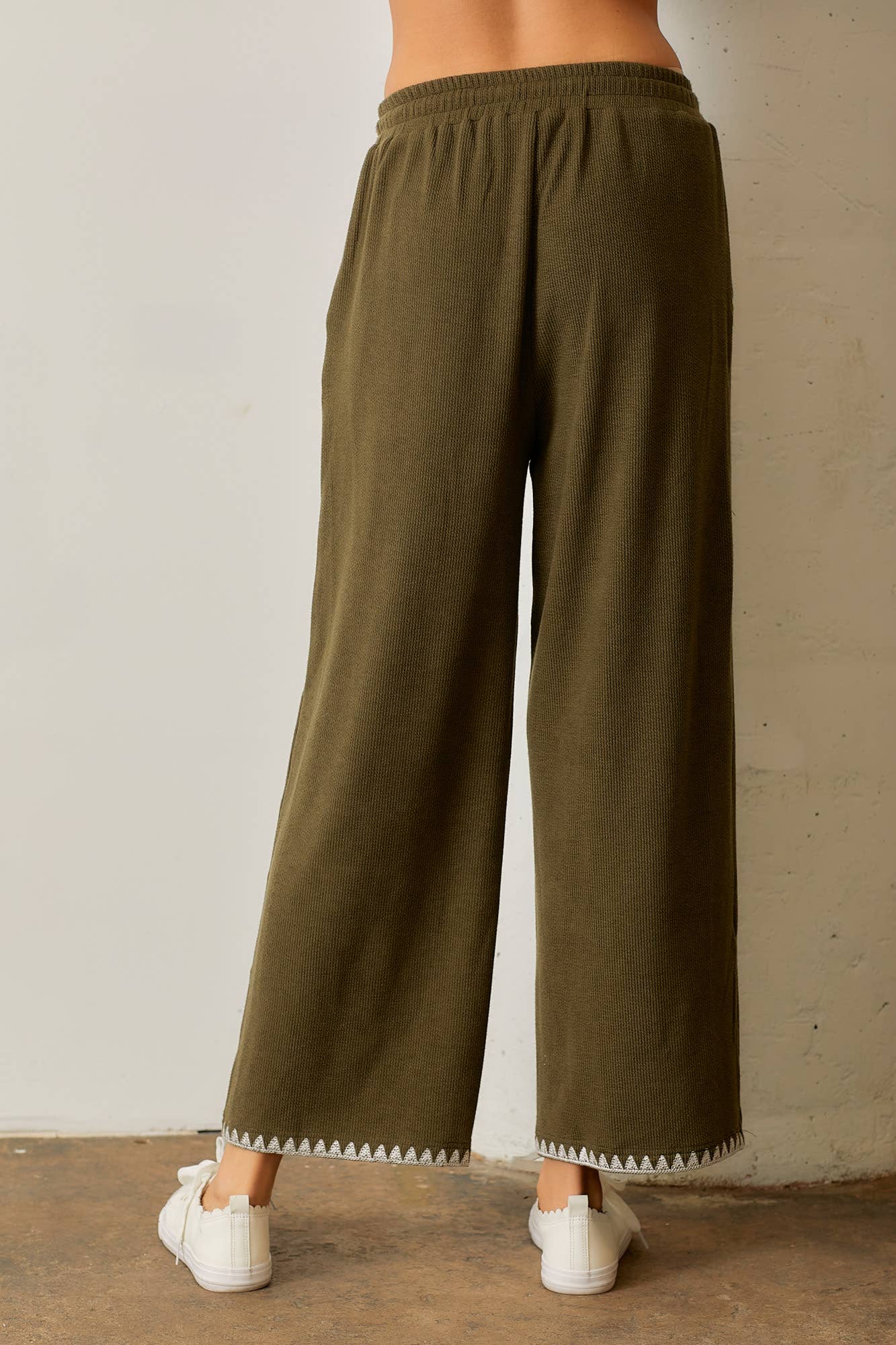 EMBROIDERED RIBBED ELASTIC WAIST PANT: OLIVE / XL