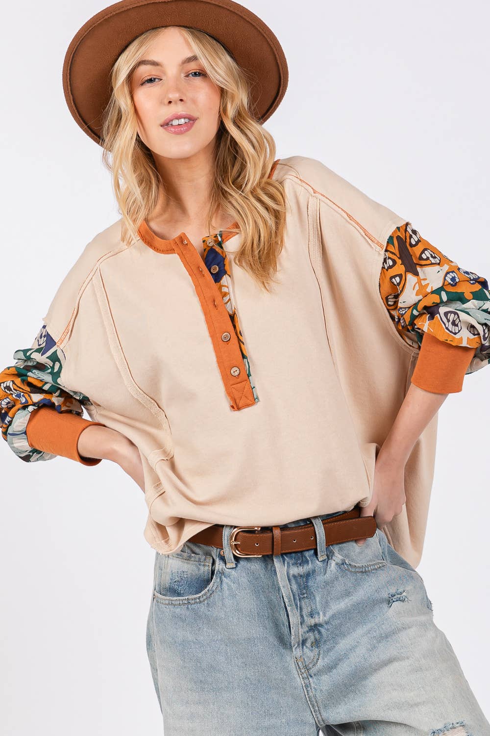 COLOR BLOCK ABSTRACT CONTRAST LONG SLEEVES TOP (ST71045): FALLOW / S-M-L