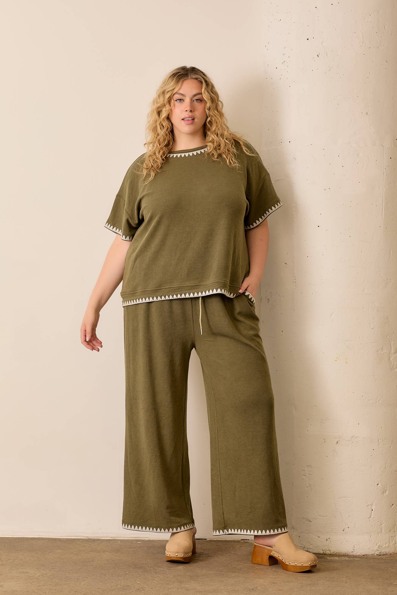 EMBROIDERED RIBBED ELASTIC WAIST PANT: OLIVE / 2XL