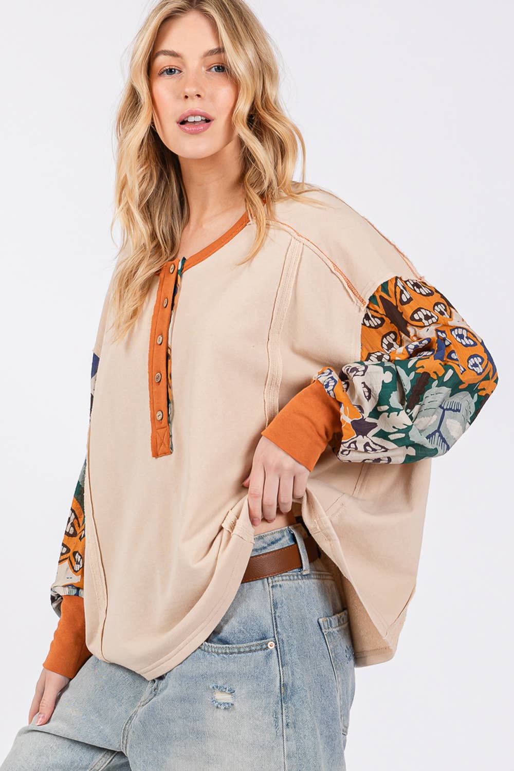 COLOR BLOCK ABSTRACT CONTRAST LONG SLEEVES TOP (ST71045): FALLOW / S-M-L
