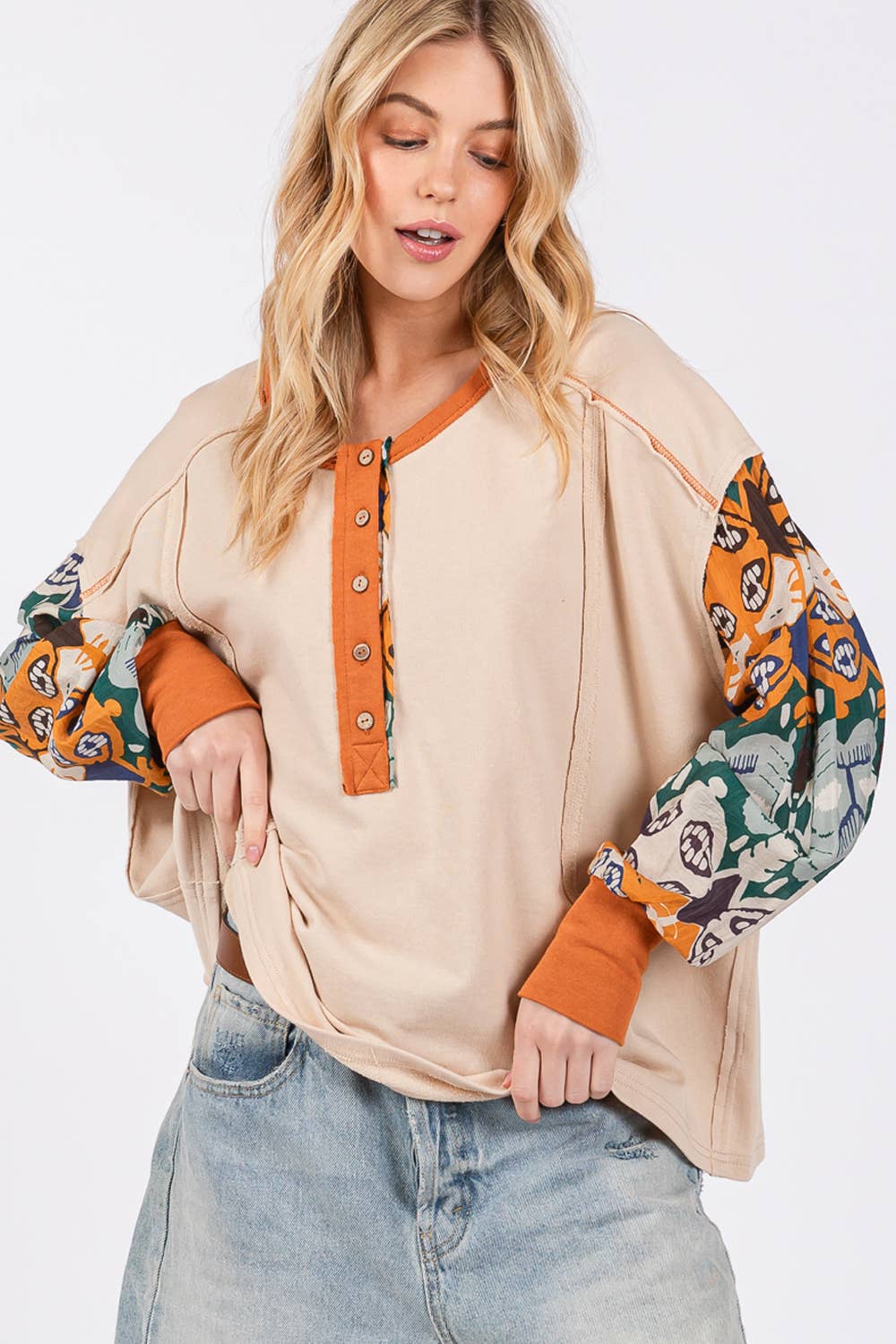 COLOR BLOCK ABSTRACT CONTRAST LONG SLEEVES TOP (ST71045): FALLOW / S-M-L