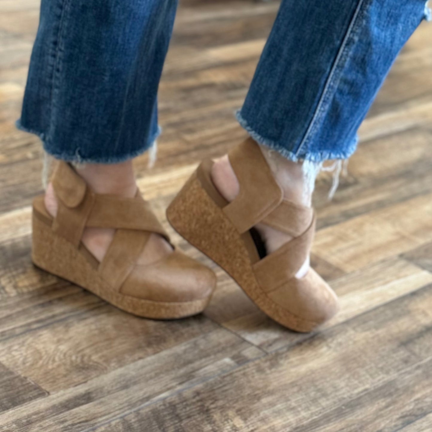 Corky's Case closed wedges