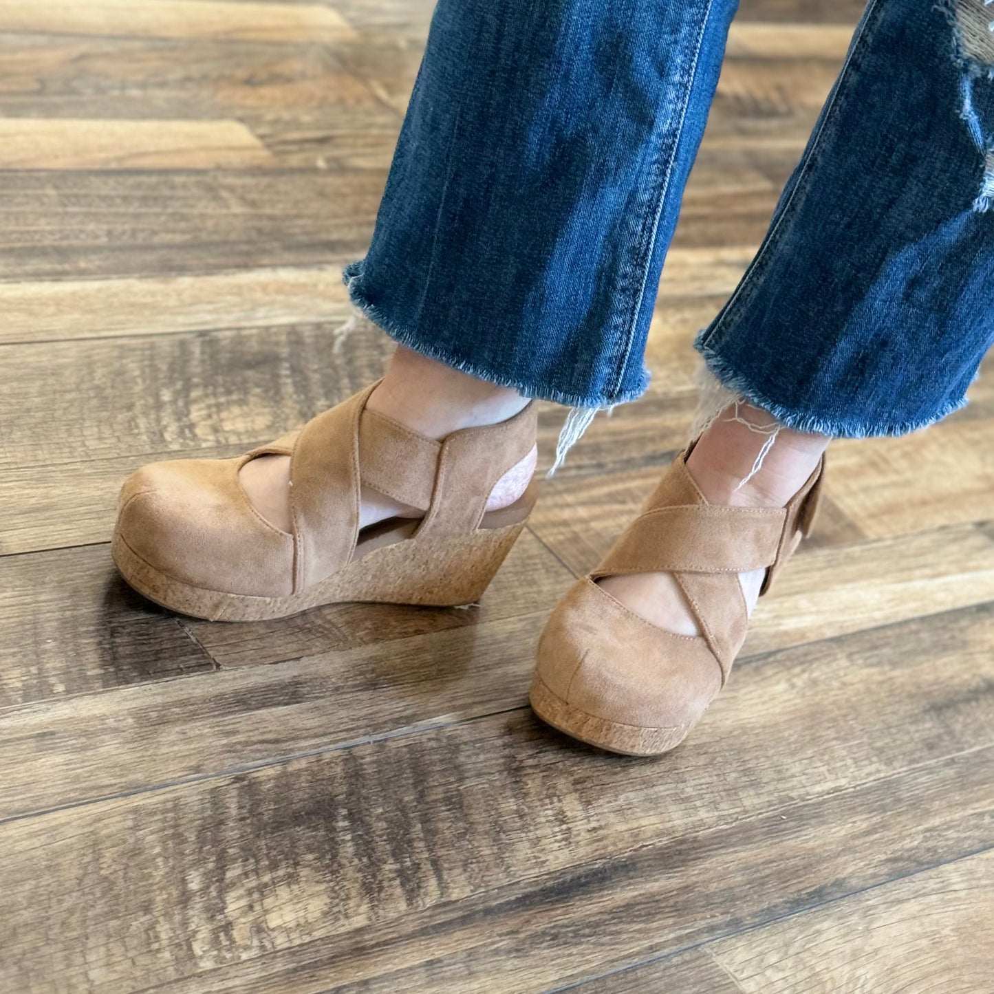 Corky's Case closed wedges