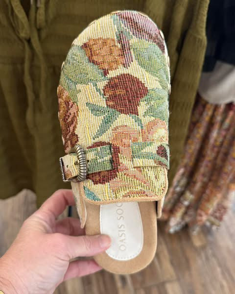 Toni- Floral Tapestry