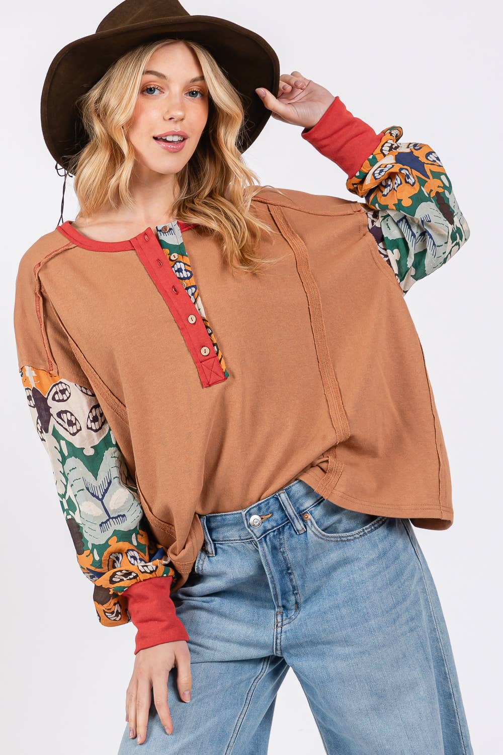 COLOR BLOCK ABSTRACT CONTRAST LONG SLEEVES TOP (ST71045): FALLOW / S-M-L