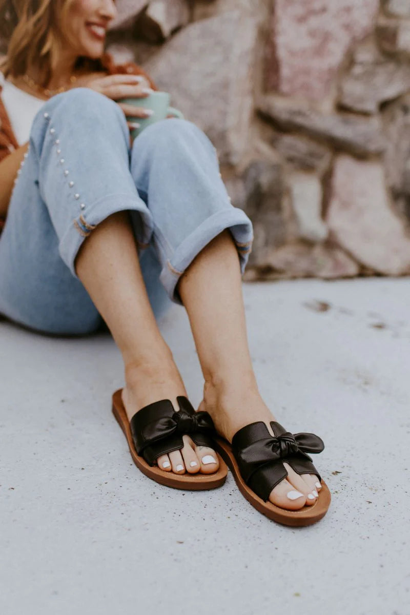TOO CUTE - Black
