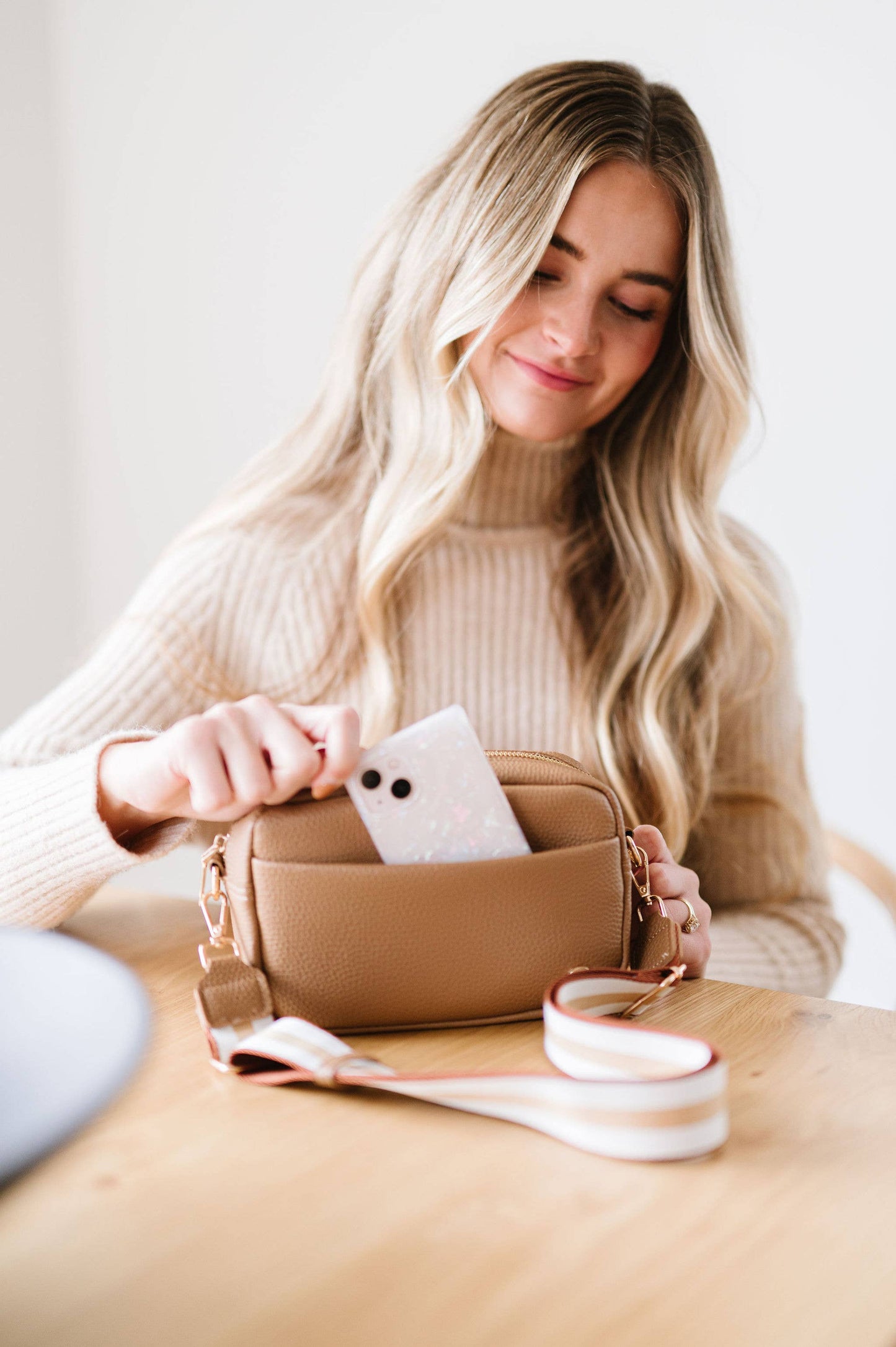 Willow Crossbody Belt Fanny Waist Sling Purse Bag: Light Camel
