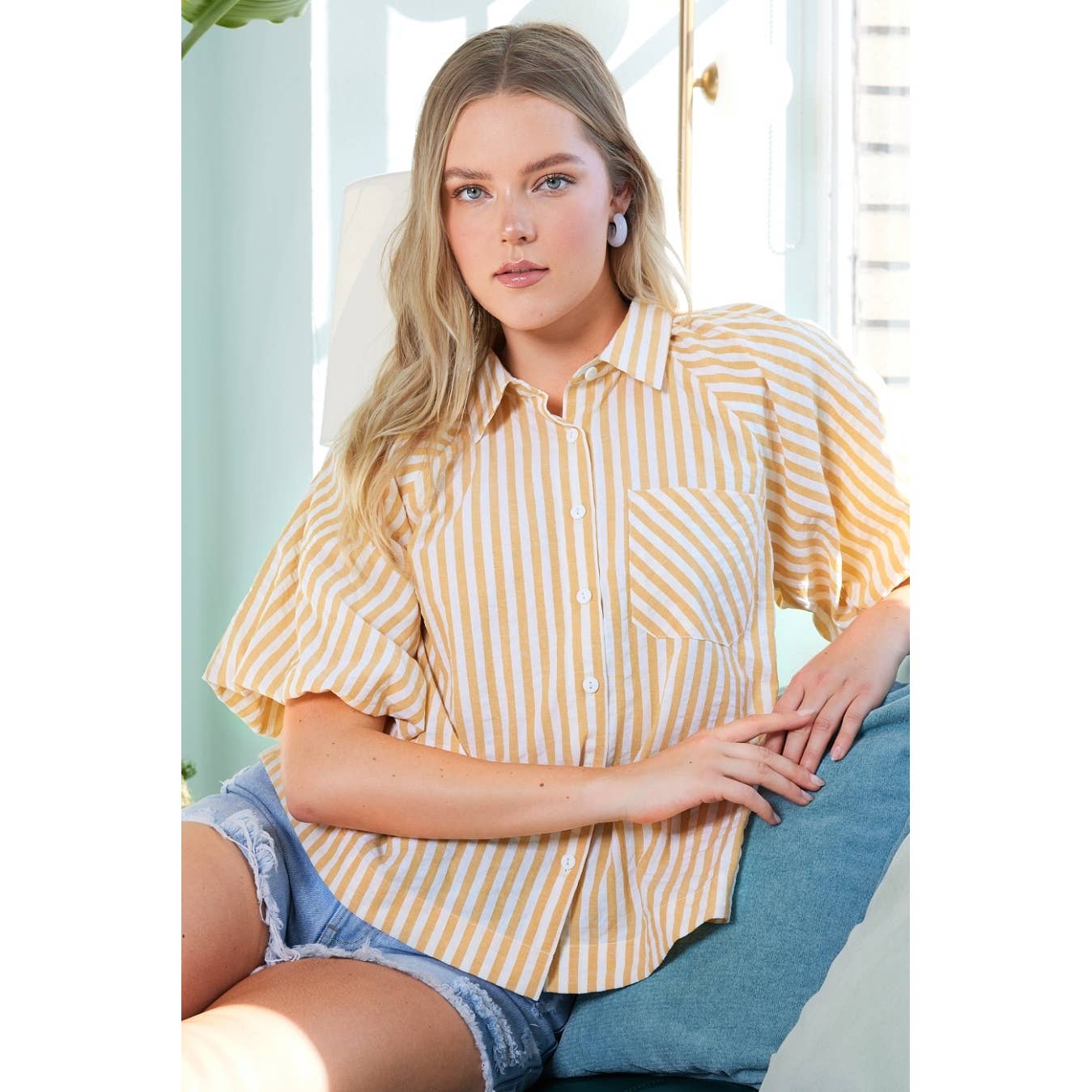 STRIPED PRINT SHORT PUFF SLEEVE BUTTON UP SHIRT: MUSTARD / M
