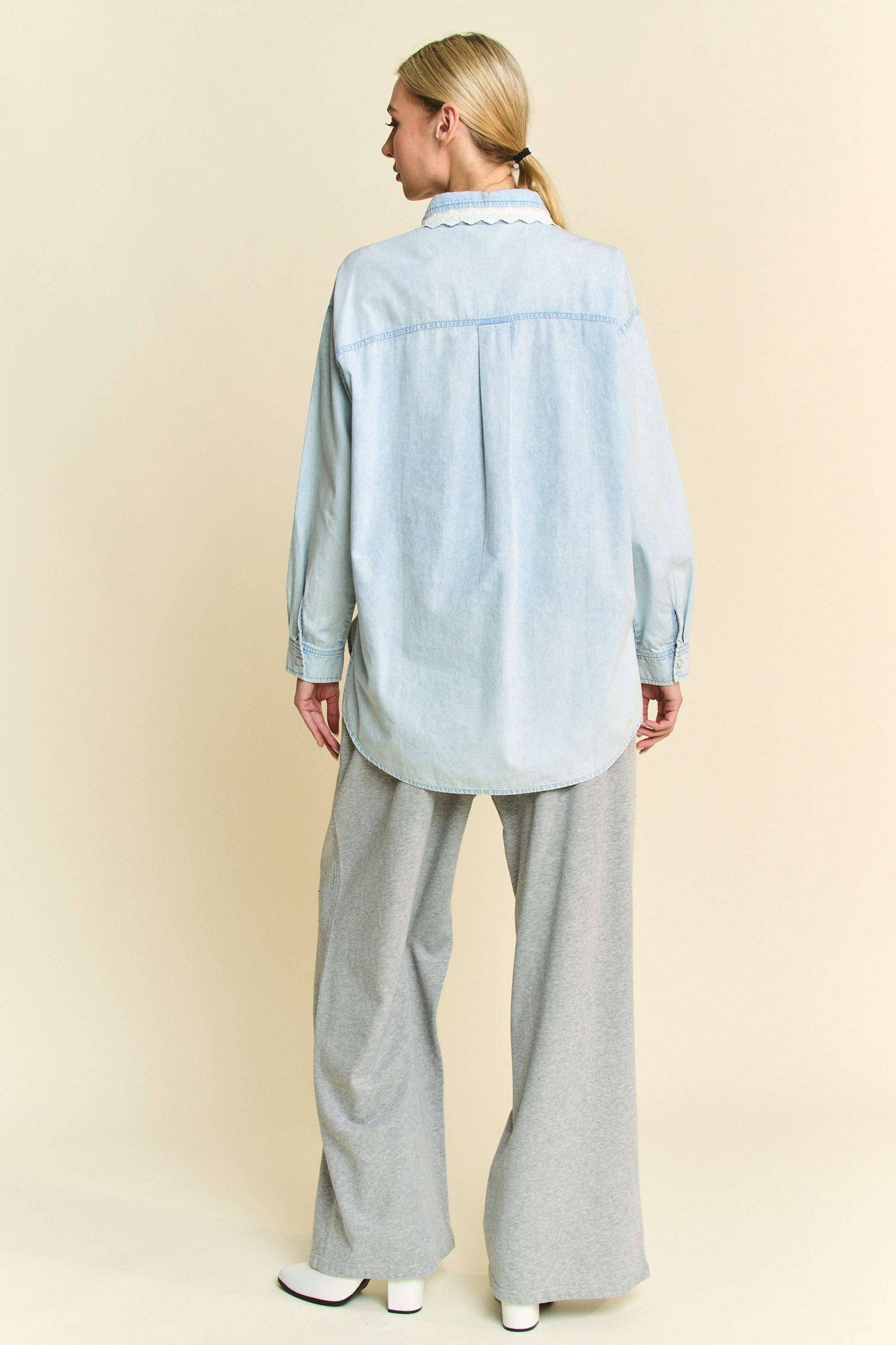 LIGHTWEIGHT WASHED LACE EDGE WAFFLE KNIT SHIRT: Light Denim / S