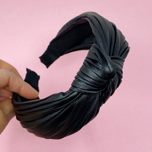 Plenty Pleats Headband: Black