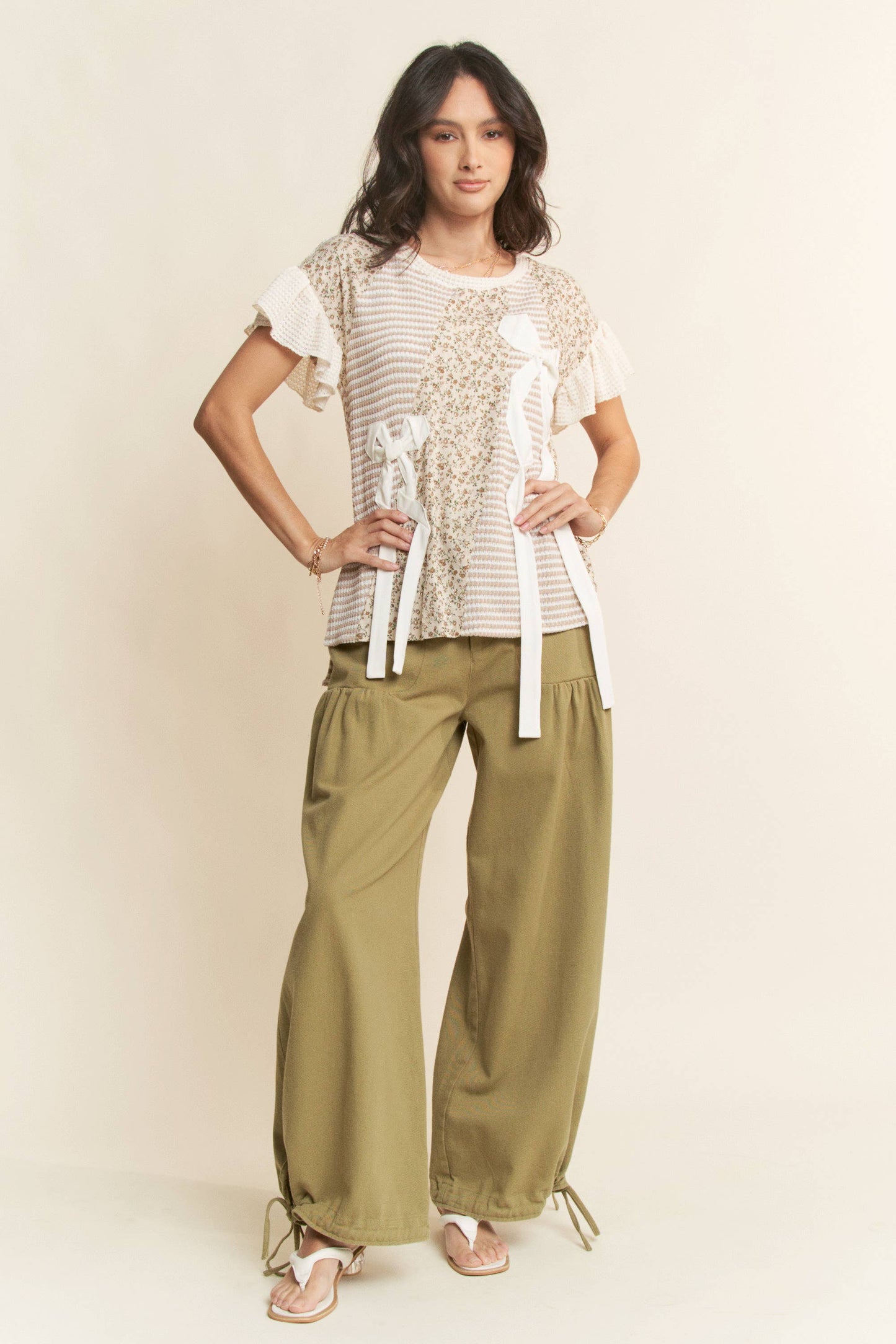 BOW TRIM WAFFLE KNIT COLOR BLOCK SHORT SLEEVE TOP: TAUPE MOCHA / L