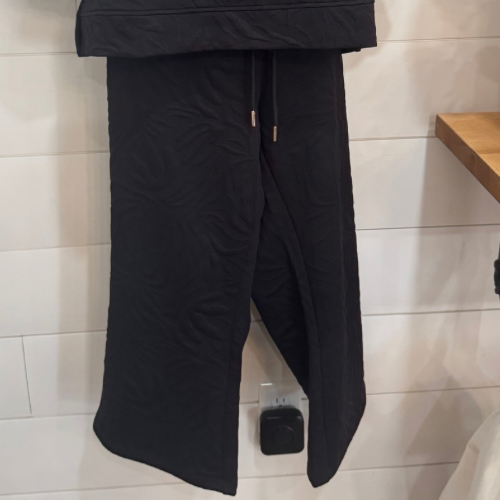 BLACK AND GOLD TRAVEL SET PANTS