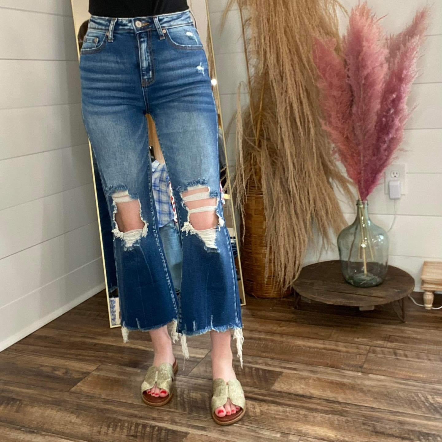 FrayKnee Cropped Jeans