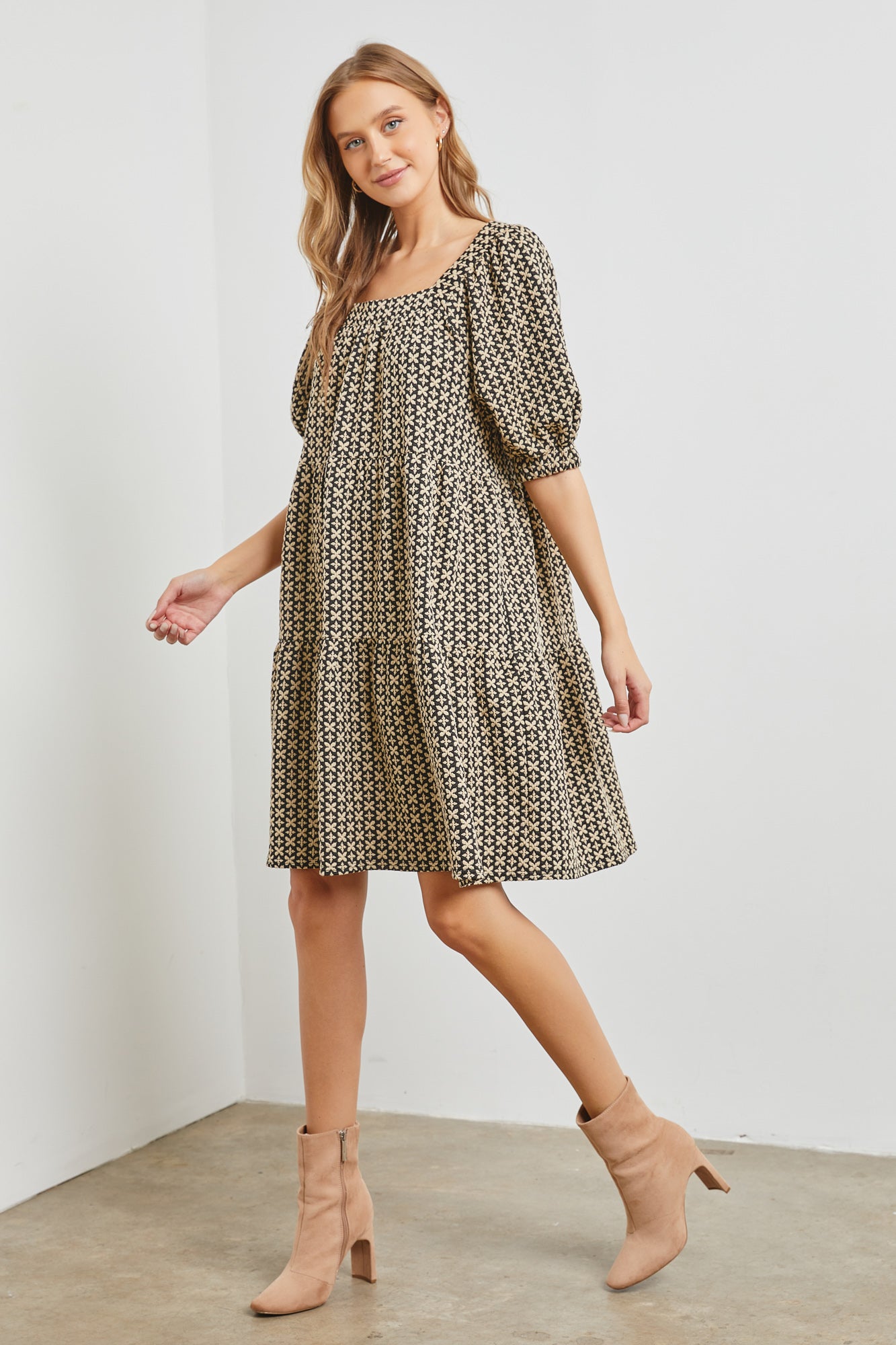 Graceful Tiered Puff Sleeve Jacquard Midi Dress