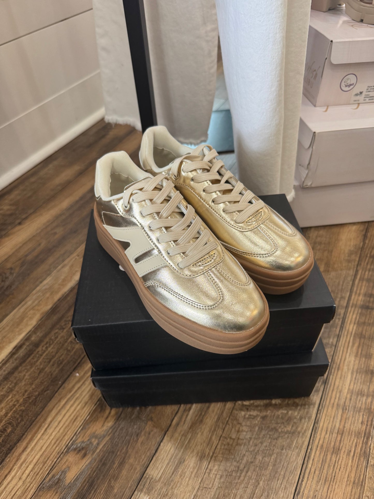 Gillie Gold/Beige platform