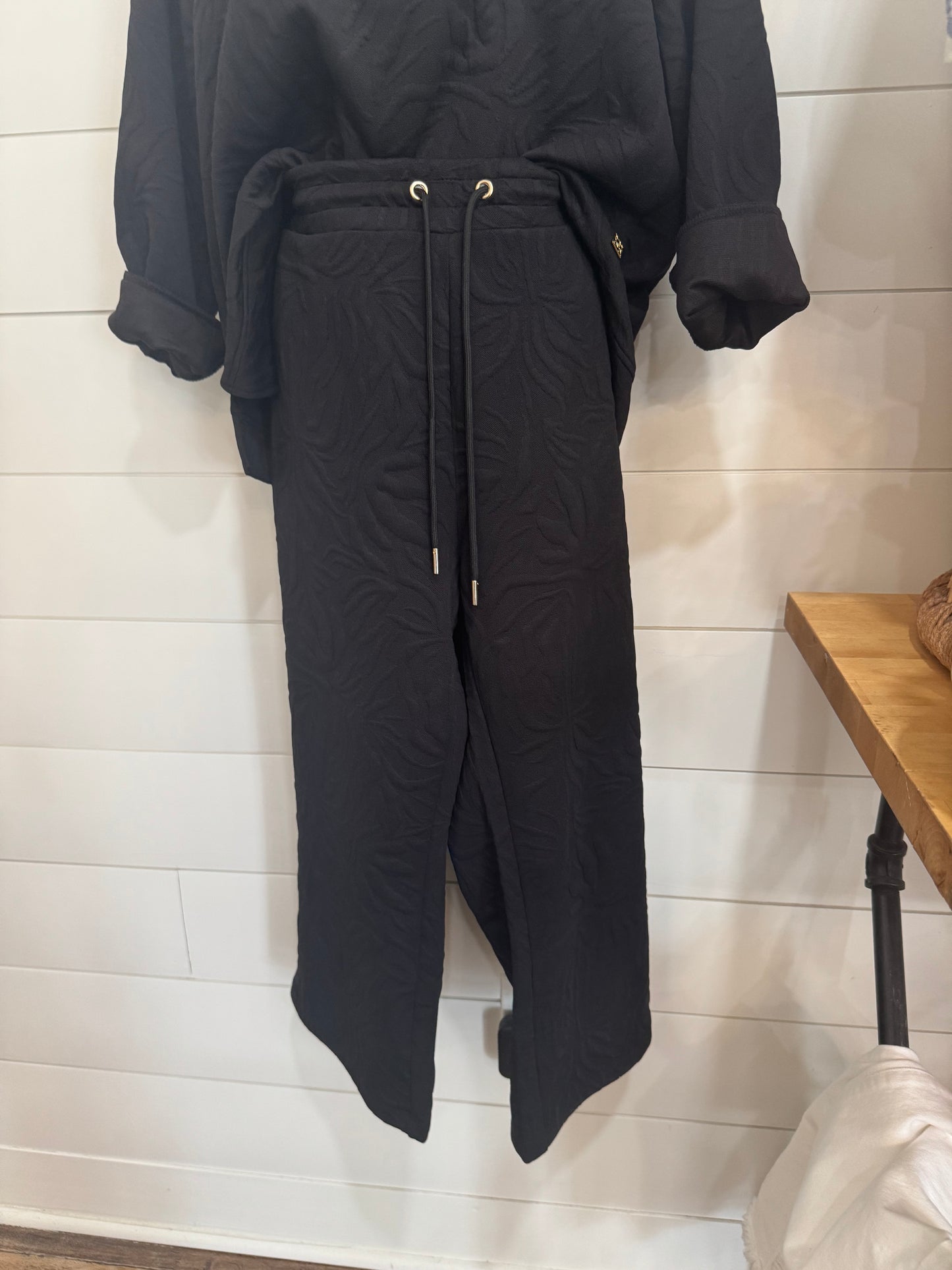 BLACK AND GOLD TRAVEL SET PANTS