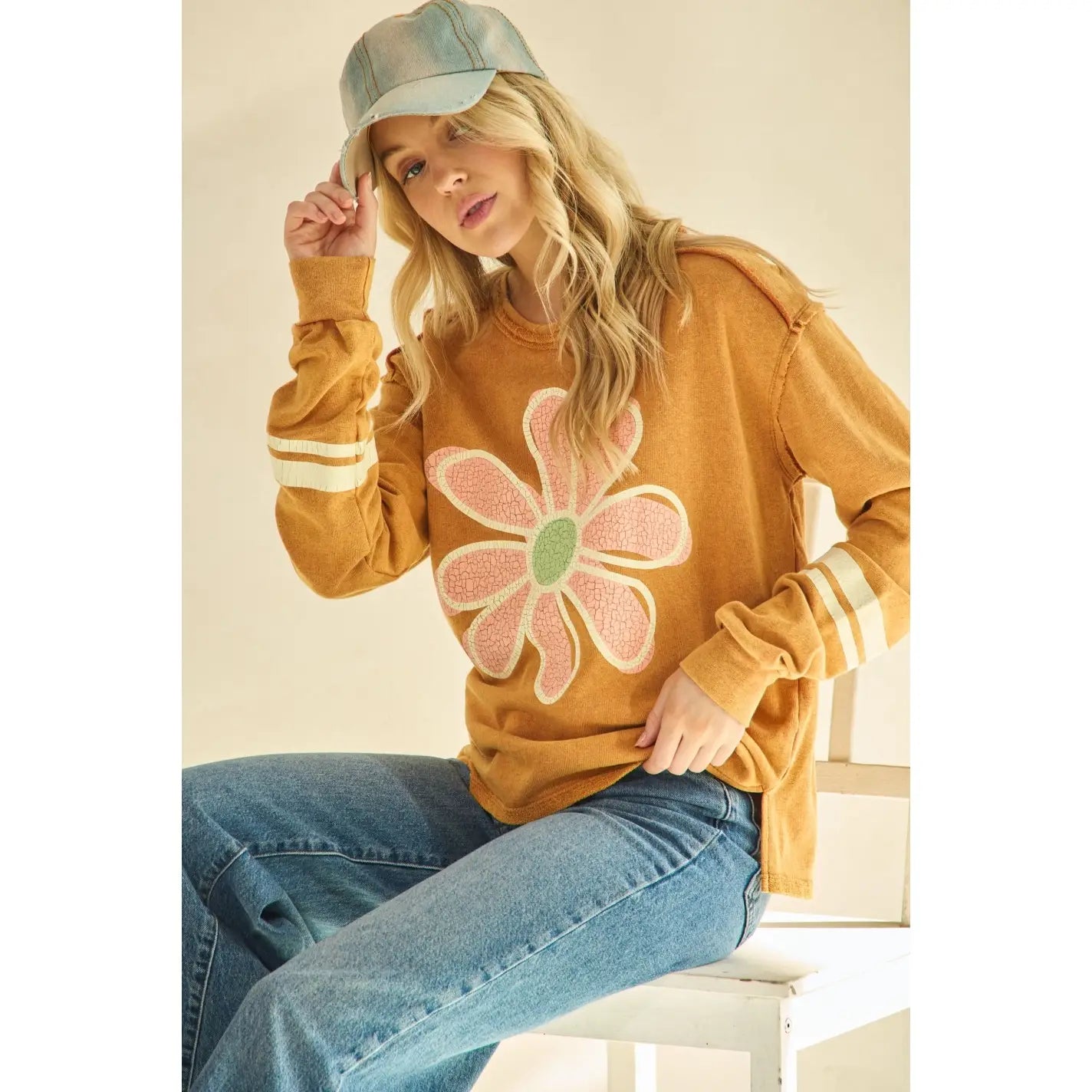 Retro Daisy Graphic Sweatshirt