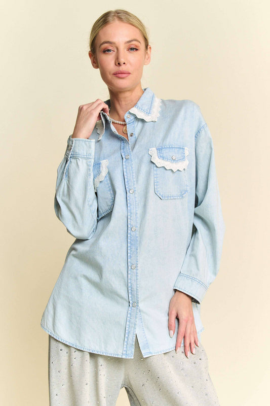 LIGHTWEIGHT WASHED LACE EDGE WAFFLE KNIT SHIRT: Light Denim / L
