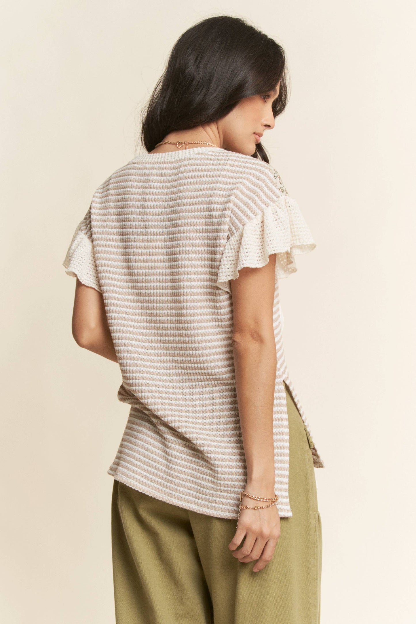 BOW TRIM WAFFLE KNIT COLOR BLOCK SHORT SLEEVE TOP: TAUPE MOCHA / M