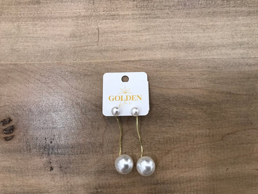 Dainty pearl earrings